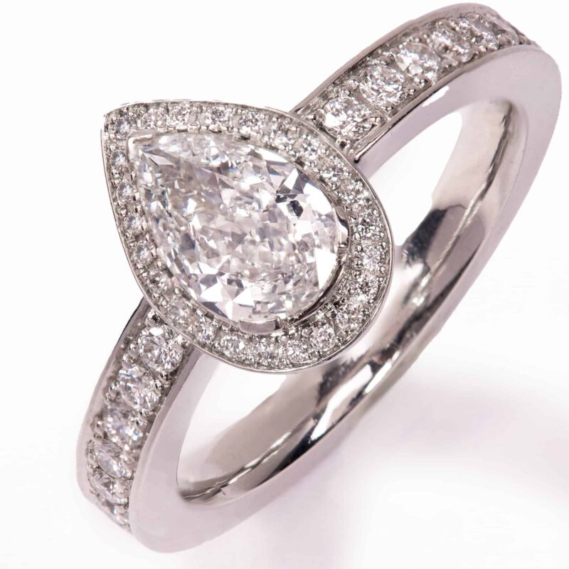Diamant Ring R251 - Nahaufnahme - Perfekter Schmuck Von Fochtmann Goldschmiede Und Juwelier In München 