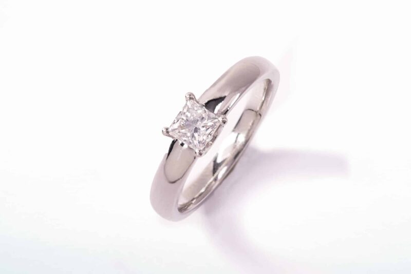 Solitaire Ring R057