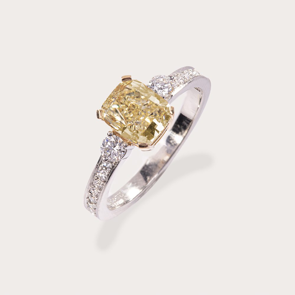 Diamant Ring R154 in Fancy Intense Yellow - Vorschau 2 - Perfekter Schmuck Von Fochtmann Goldschmiede Und Juwelier In München