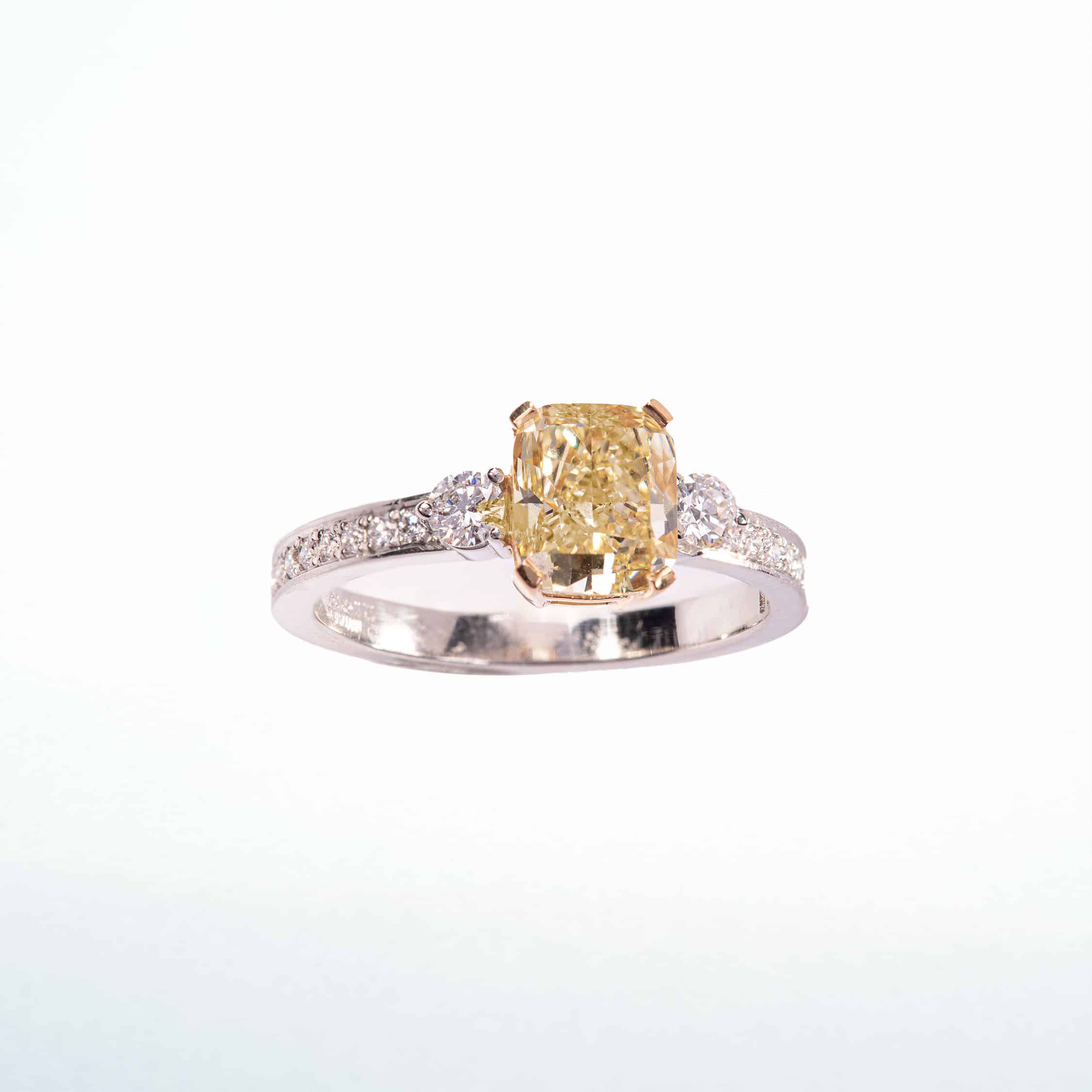 Diamant Ring R154 in Fancy Intense Yellow Online Kaufen - Perfekter Schmuck Von Fochtmann Goldschmiede Und Juwelier In München